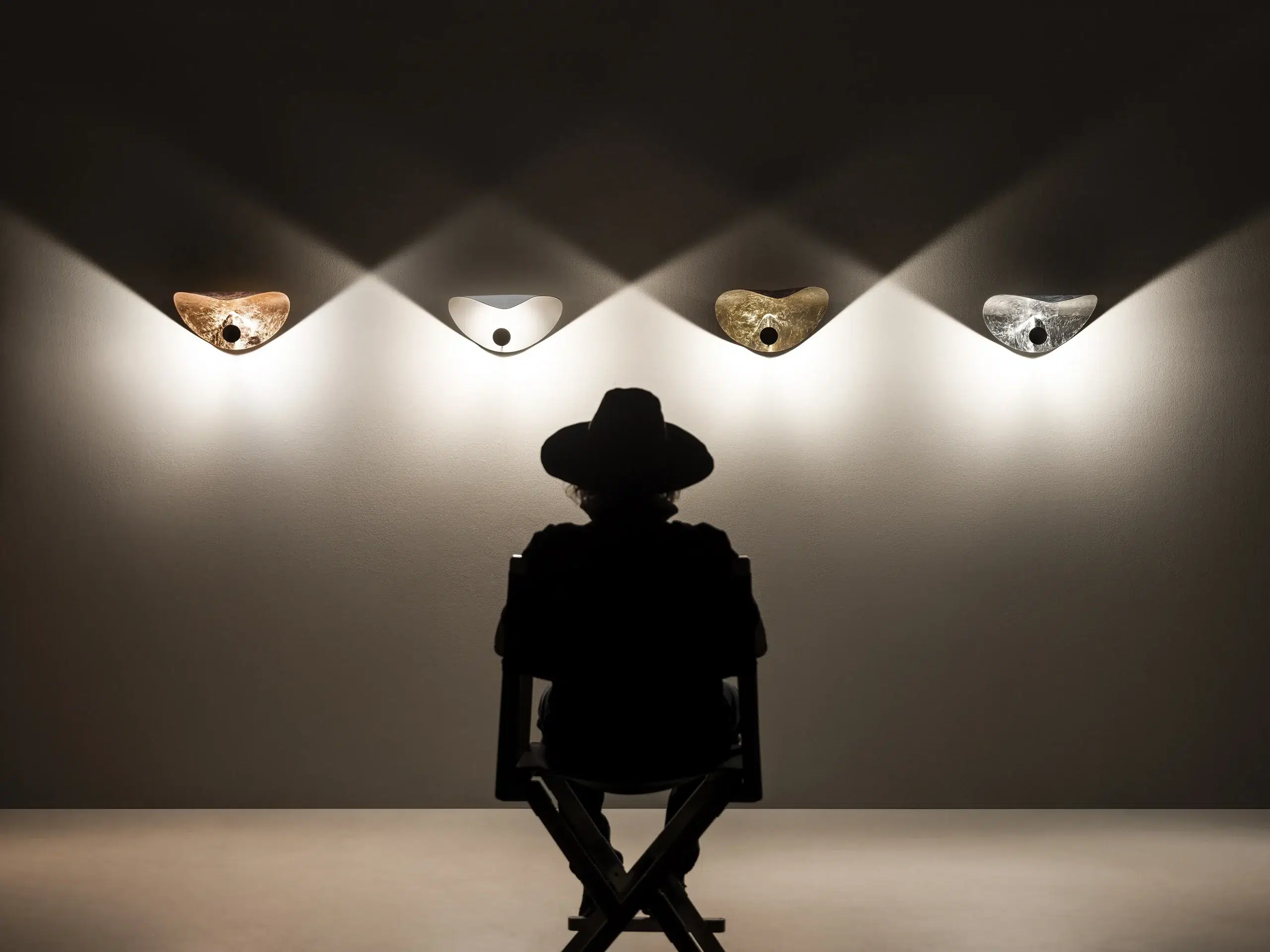 Suspension design italienne au-dessus d'une table