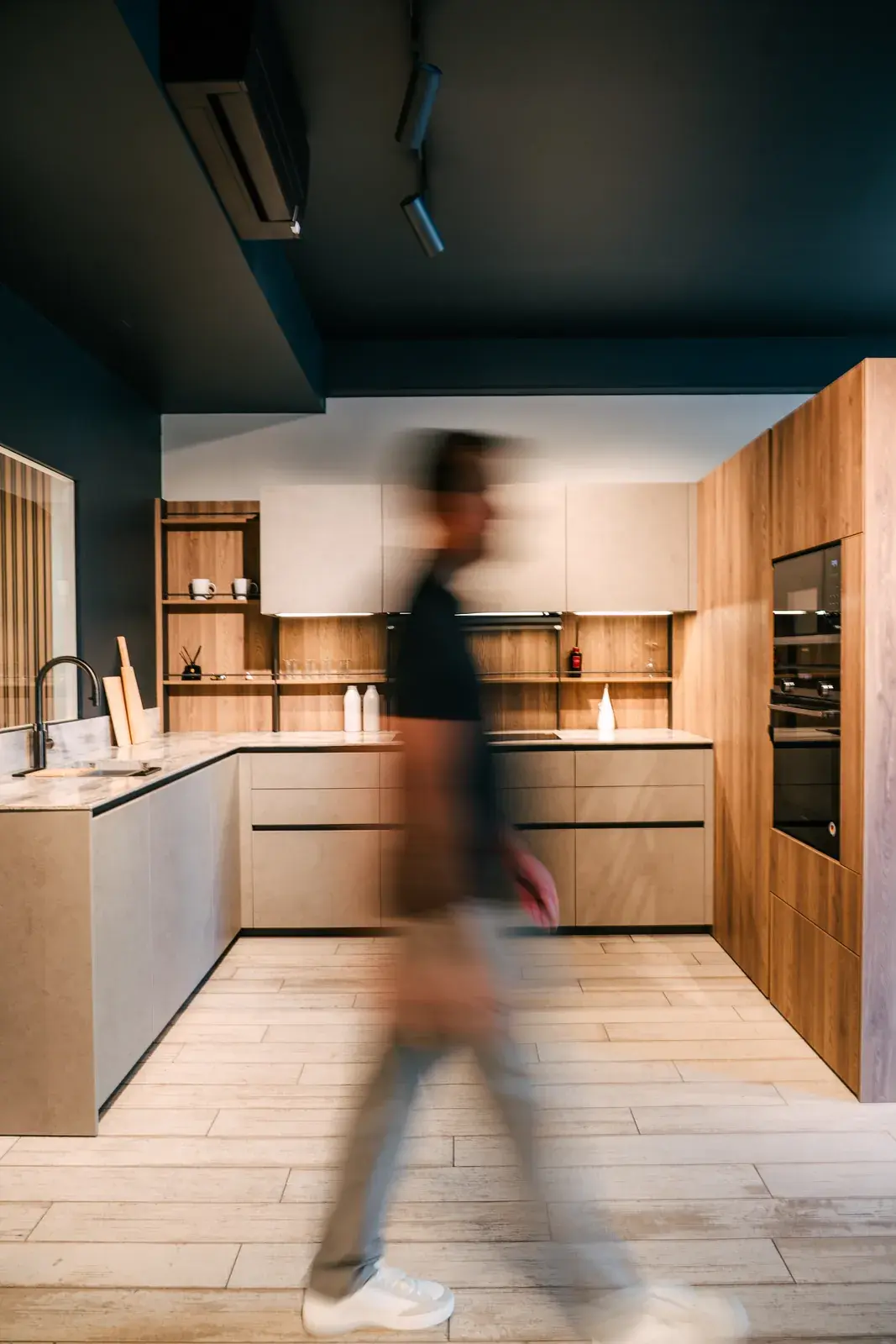 Cuisine showroom mouvement – showroom CENZA Atelier Contemporain Biarritz Cuisine showroom mouvement – showroom CENZA Atelier Contemporain Biarritz