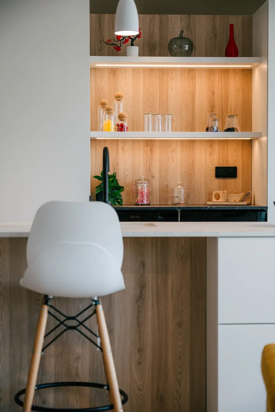Niche eclairee bois – showroom CENZA KENY Cuisines Bruges Niche eclairee bois – showroom CENZA KENY Cuisines Bruges
