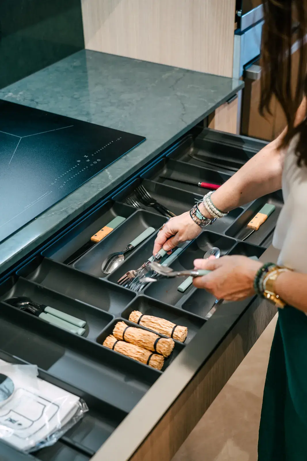 Tiroir rangement couverts – showroom CENZA KENY Cuisines Bruges Tiroir rangement couverts – showroom CENZA KENY Cuisines Bruges